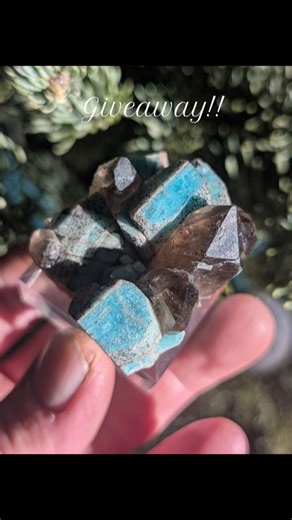 Holiday giveaway!! On my Instagram page @BlueOwlRocks🎄💎🔥✨ Thanks everyone for the love and support!! 🙏⚒️❤️ Merry Christmas and Happy Holidays 🎉 - Follow me, and enter on Instagram - Will pick a number live, with a random number generator, New Years Day Second, and third place will receive a small fluorite from the new pocket too 🤘🧊✨ | Derek Leidy