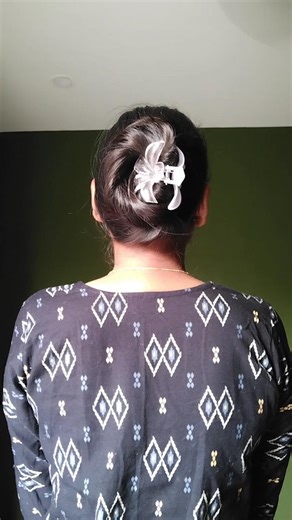 One minute hairstyle ✨. #hairstyle #bun hairstyle #messybun #hair #hairtutorial #viral #trending