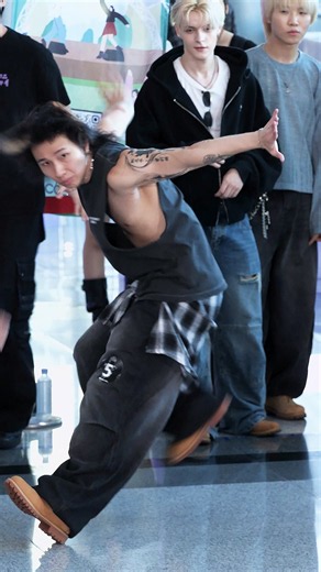 DANCE] 이안 Ian Lau: SEVENTEEN 'Rock With You': K-POP 랜덤플레이댄스 PlayOn RPD 코엑스 260808 남성 외국인 세븐틴