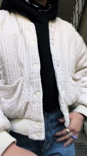 Customized Painted Pants: Add Style to Your Wardrobe