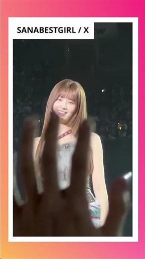 Sana Gets Sad ONCE Won't Jump With Her #Sana #사나 #TWICEHongKong #TWICEHK #트와이스홍콩 #사나캔디봉