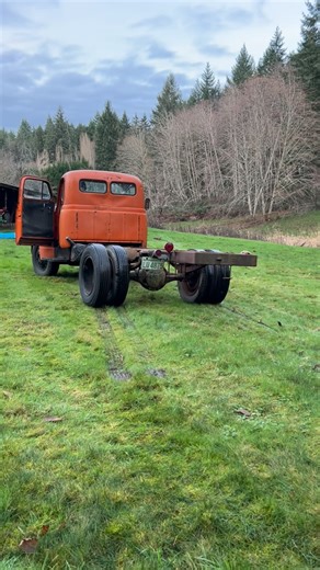 @the_barn_brothers on Instagram: "About as much traction as a wet sock. #truck #international"