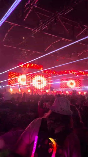 RL Grime had one of the best sets I’ve ever seen at LAN #lightsallnight #rlgrime #edm #race