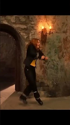 Drew Barrymore does the moonwalk in Charlie's Angles