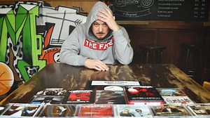 Im Januar haben wir Kool Savas zum Diskografie-Interview getroffen und viele seiner Klassiker besprochen. Wir denken, dass heute ein guter Zeitpunkt ist, um das Ding endlich auszustrahlen. Zum XXL-Interview: https://www.youtube.com/watch?v=o_WL4wfcO2A | rap.de