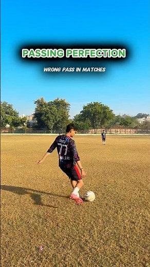 ⚽️ PASS LIKE A PRO! 🔥 Boost your passing accuracy with these expert tips! 💡#football #shorts