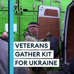 “Every single piece of kit that we give them helps.” Watch the moment former members of British Army got together in Stirling, Scotland, to send off military kit to the frontline in Ukraine. 🏴󠁧󠁢󠁳󠁣󠁴󠁿🇺🇦 | Forces News