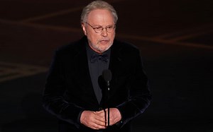 Oscar 2026, Billy Crystal ricorda Rob Reiner durante il tributo In Memoriam