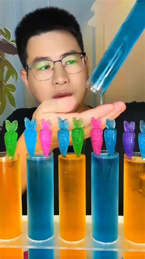 Biting Open Hollow Test-Tube Ice – That Crack Is Pure Relief #iceasmr #hollowice #chewingsound #iceeating #oddlysatisfying