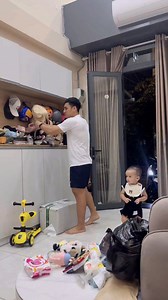 1.1M views · 9.9K reactions | Ch tui ổg có tới 3 đứa con lận. Ở nhà 1 ngày k kêu ổg là k sống nổi. Mãi êu ch Vĩ Võ | Huang Kim Xuân | Facebook