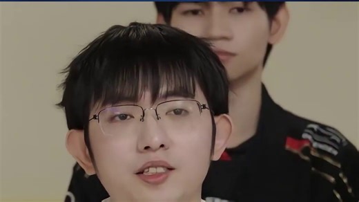 Shanks谈新赛季目标：我自己就是希望能再遇到GEN和T1 ，因为他把我们虐的很惨，就一直把我们送