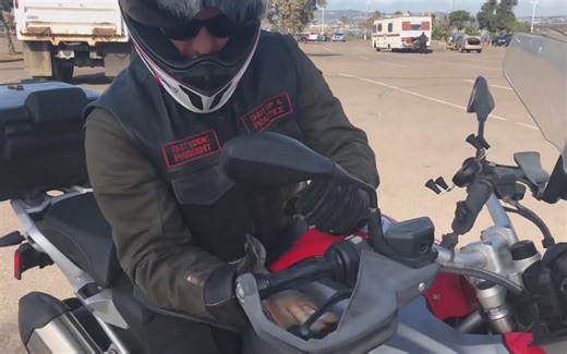 【椒你骑摩托】如何紧急刹车 MotoJitsu 青红椒字幕