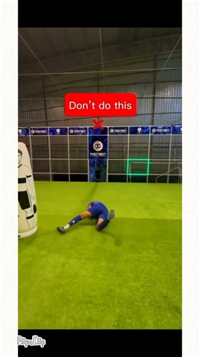 How to correctly head the soccer ball. ‪@Finatic‬