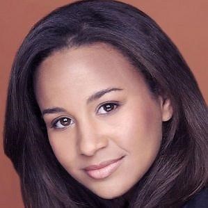 Shadia Simmons – Age, Bio, Personal Life, Family & Stats | CelebsAges