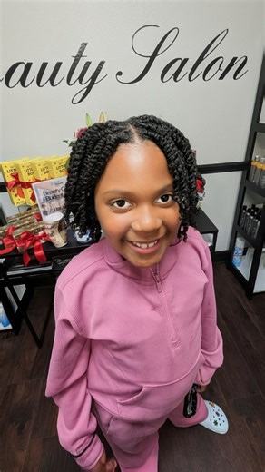 Hey y’all 👋🏾it’s TRUE BEAUTY TUESDAY! 📣 Today we’re talking healthy hair care, consistency, and routines that actually work 😉 Corrinne stays committed with her bi-weekly salon visits, and that consistency is key to maintaining strong, hydrated, healthy hair! Today’s routine: Shampoo: • Matrix A Curl Can Dream • Design Essentials Oat & Protein Shampoo • Matrix A Curl Can Dream Conditioner for her 💦 Hydration Treatment Styling Products: • Design Essentials HCO • African Chebe Mousse • Braid &