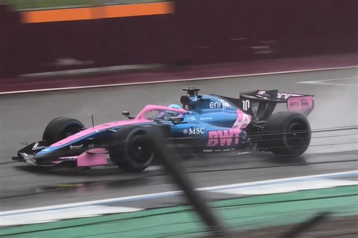 アルピーヌF1、2026年F1マシン『A526』をシルバーストンでシェイクダウン