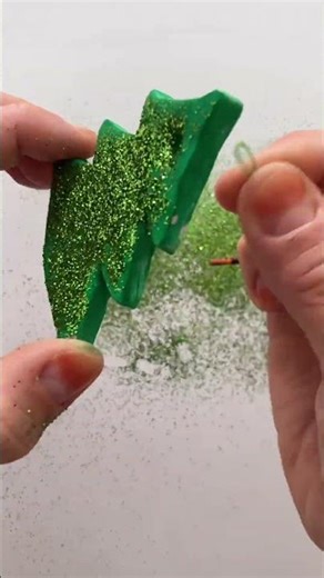 The perfect way to decorate your ceramic Christmas tree! 🎨 #shorts