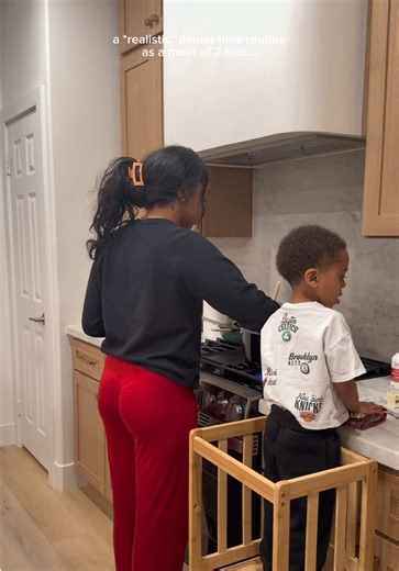 Showing you guys a realistic dinner time routine as a mom with 2 boys😅🫶🏽