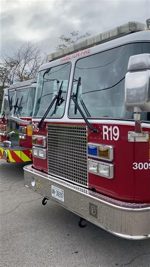 Hamilton Fire Department Rescue 19 #hamiltonfire #firetruck #kmefireapparatus #shorts