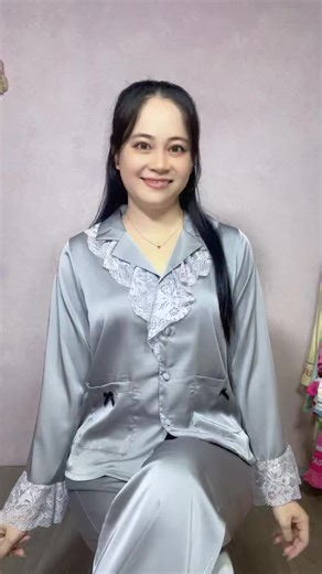 17K views · 351 reactions | Tiểu thư ren tay dài 195k Vải lụa latin tơ tằm mềm mịn mát | Lưu My | Facebook