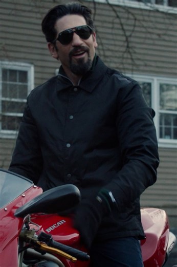 De la pièce de théâtre punk-rock au film explosif : L'histoire de « Small Engine Repair » (réparation de petits moteurs)