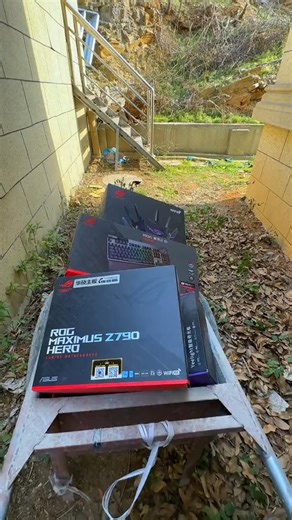 牛奶哥 ｜DG百家職業代操手♠️ on Instagram: "趁着邻居不注意，又一次潜入秘密基地，开始更新我秘密基地隐藏电竞房了！#电竞空间"