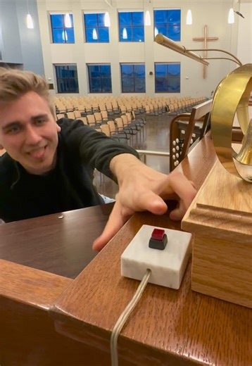 Best thing ever! 😂 #organ #church #kirche #churchorgan #organistsofinstagram organist orgue opera classical classic musik