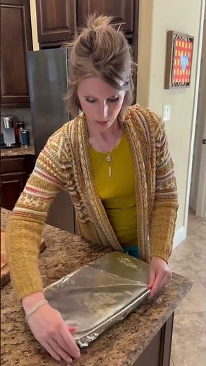 Pulled Pork Enchiladas Verde RECIPE on dinnerin321.com #recipe #yummy #pork #easyrecipe #delicious