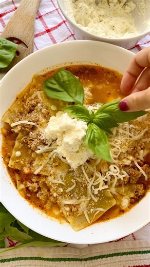❄️WINTER RECIPE: Lasagna Soup, get the recipe, link in bio @traderjoeslist! 🇮🇹Recipe by @jamieshealthyhome Calling all lasagna lovers! @patthespatula is so excited to share this Lasagna Soup recipe with you! It has everything you love about lasagna in one big bowl of hearty soup! Pat the Spatula knows most of you can use a little warming up lately and hopes you try this simple and delicious recipe soon and enjoy! | Trader Joe's List