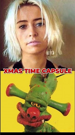 Wendy James + Gilbert the Alien Singing Merry Christmas