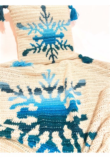 Blankets are lovely on their own. But a matching pillow? That’s where the magic happens ❄️ Northern Flakes blanket pillow — designed to feel cozy, calm, and timeless. Comment Bundle and I’ll send you the links #crochet #crochetblanket #crochetpillow #crochetpattern #crochetdesign