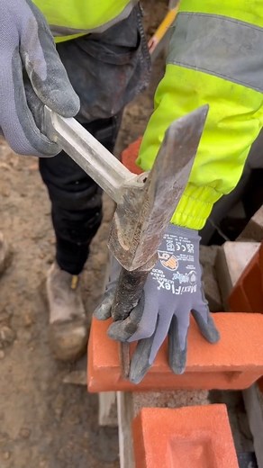 352K views · 6.4K reactions | 241.How To Lay Bricks tricks For Beginners Using a line cutting隣隣隣隣#brickhouse #bricks | Bricklayer | Facebook