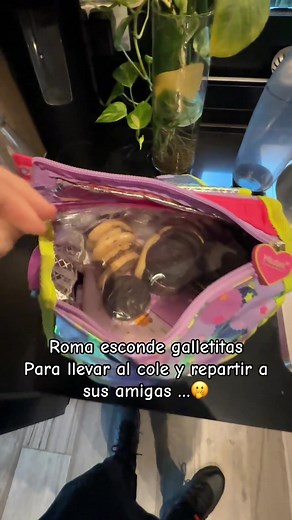 Roma lleva cosas escondidas al cole ? #parati