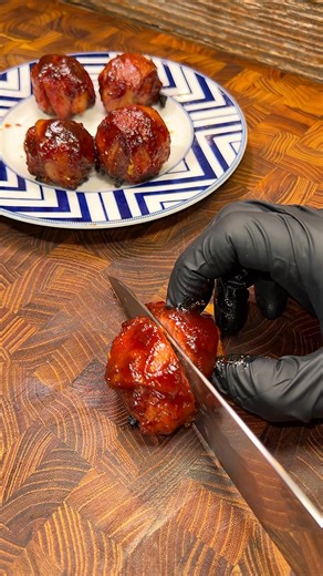 Bacon Cheeseburger Bombs ! #snacks #partyfood #smoker #easyrecipe | Cookingintheyard