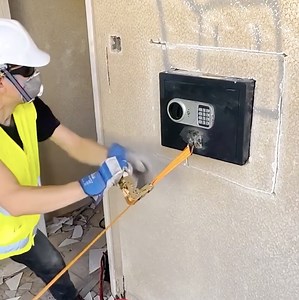 373K views · 225 reactions | Olvidado durante 10 años: Constructores revelan qué hay oculto en esta caja fuerte ️‍♂️ | Ideas en 5 minutos Jóvenes | Facebook