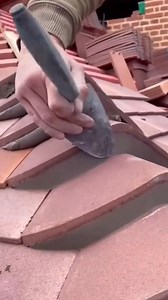 353K views · 313 reactions | Comment bien finir la pose ou la surface d’une tuile ? #Tuile #Rénovation #Travaux #Finition #Toiture #Astuce #france 泌 | Blog-turquoise67 | Facebook