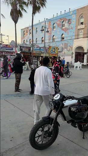 Sunset at the world's famous Venice Beach live on Grind.