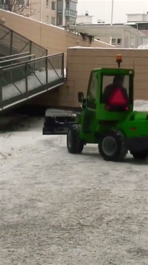 Outsmart the job site #shorts #avant #avantloader