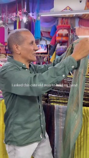 Here is the technique of how to wear your scarf in the desert 😍 📸 @rebeccaboatman | Simply Morocco