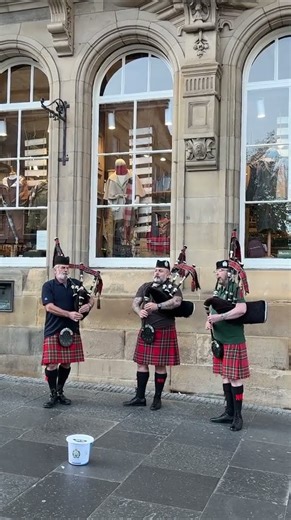 Enjoying Street Performance, Edinburgh, Scotland from Bakhsh U. \n\n🏴󠁧󠁢󠁳󠁣󠁴󠁿