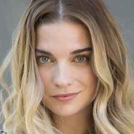 Annie Murphy | Speaking Fee | Booking Agent