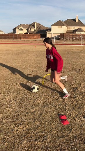 Follow for more #soccergirl #soccer #football #soccerlife #futbol #soccerskills #soccergirls