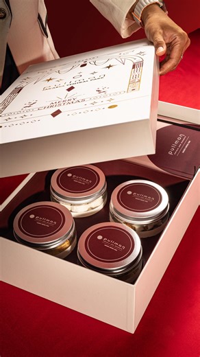 Pullman Jakarta Central Park on Instagram: "Immerse yourself in a heartwarming celebration and the refined spirit of the season. Celebrate Christmas with comforting flavors, thoughtful touches, and moments meant to be shared. — 𝐒𝐡𝐚𝐫𝐞 𝐭𝐡𝐞 𝐖𝐚𝐫𝐦𝐭𝐡 — For further information and order: 𝗖𝗼𝗹𝗹𝗮𝗴𝗲 𝗔𝗹𝗹 𝗗𝗮𝘆 𝗗𝗶𝗻𝗶𝗻𝗴 T. +62 815 804 3999 https://linktr.ee/FestivePullmanCP #pullmanjakartacp #christmashampers #christmashampersjakarta #collagepullmancp #christmascelebration #chris