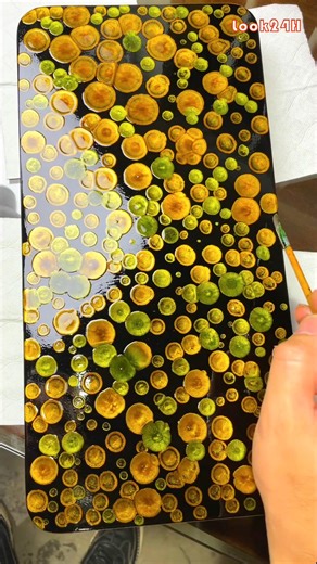 "Leaf Vein Tea Table" - The leaf veins are actually created by hammering them out like this. | Look24H