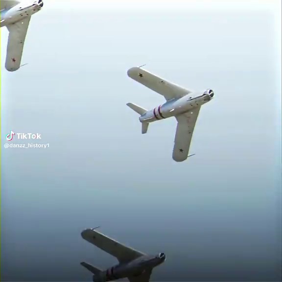 Explore the MIG-17 Warplane's Role in Cold War Aviation