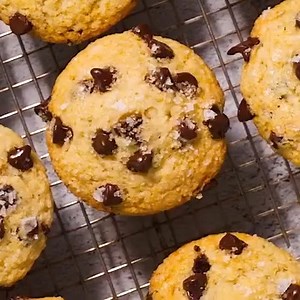 Vegan Chocolate Chip Muffins! One bowl, easy to make with just 9 basic pantry-friendly ingredients, soft, fluffy, & loaded with chocolate chips! ✅ RECIPE: https://avirtualvegan.com/vegan-chocolate-chip-muffins/ | A Virtual Vegan | Facebook