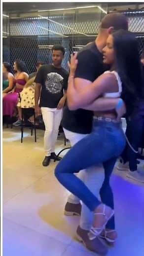 RITMO que contagia, música dançante.