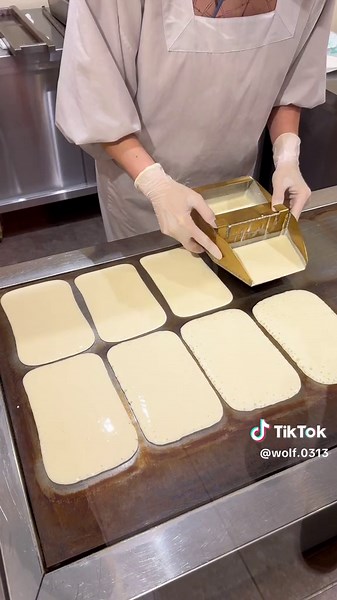 職人が一つ一つ丁寧に焼き上げる大あんまき！あんこはもちろん、カスタード、チーズ、抹茶など種類豊富でどれも美味しい！#愛知グルメ #japanesefood #tiktokfood 📍藤田屋 ららぽーと愛知東郷