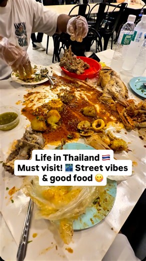 Life in Thailand 🇹🇭 Must visit! 🌃 Street vibes & good food 😋 | Living in Thailand