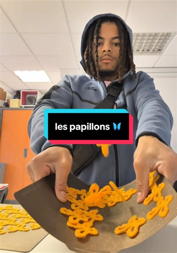 De l’idée… à l’objet réel 🔥 Ici, tu vois les coulisses de la création d’un porte-clés 100 % sur mesure pour une marque streetwear. Tests de designs, ajustements des formes, choix des textures, essais de tailles et de matériaux… Chaque détail compte pour obtenir un rendu stylé, durable et fidèle à l’identité de la marque. C’est ça l’impression 3D quand elle est bien utilisée 👀 ➡️ Transformer un concept en un objet concret, unique et personnalisé. Tu as une idée de goodies, d’accessoires ou de p